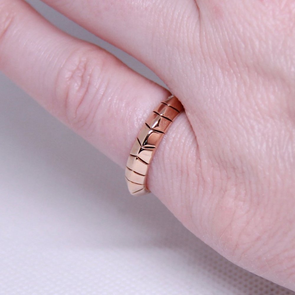 House of Harlow Gold Band with Geometric Design Size 5